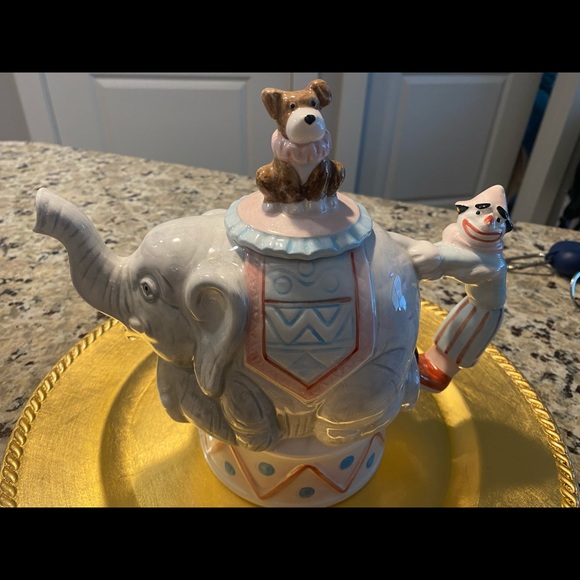 Beautiful Circus Teapot - Picture 8 of 11